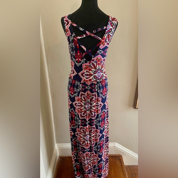 Loveappella Red and Navy Floral Maxi Dress with Back Detail - Picture 3 of 4
